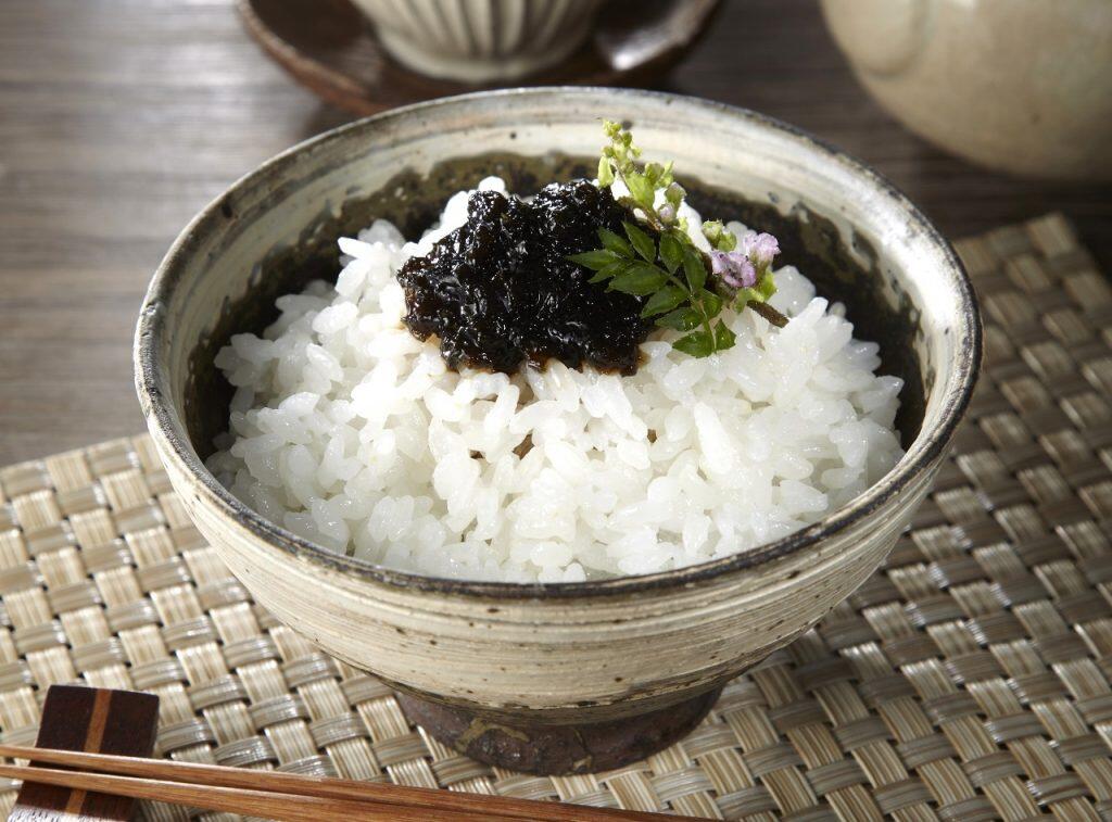 四万十川でとれた青さのりと焼鮎だし醤油で作る「四万十100%川のり佃煮」