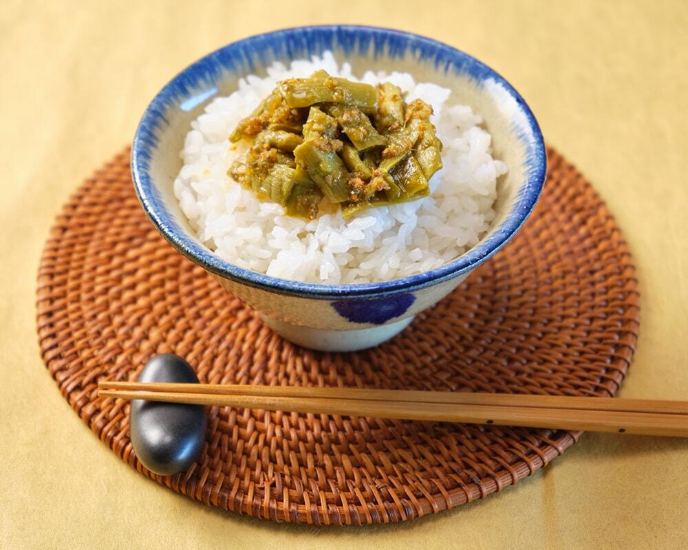 新商品「僕、イタドリっす」をご飯に乗せた写真