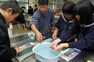 一家に1本、良い包丁を置いておくと料理がもっと楽しくなるハズですよ