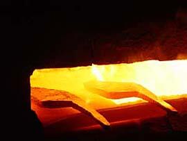 鍛造技術と伝統技法を受け継ぎ「土佐打刃物」を作る、昭和48年創業の「迫田刃物」があります