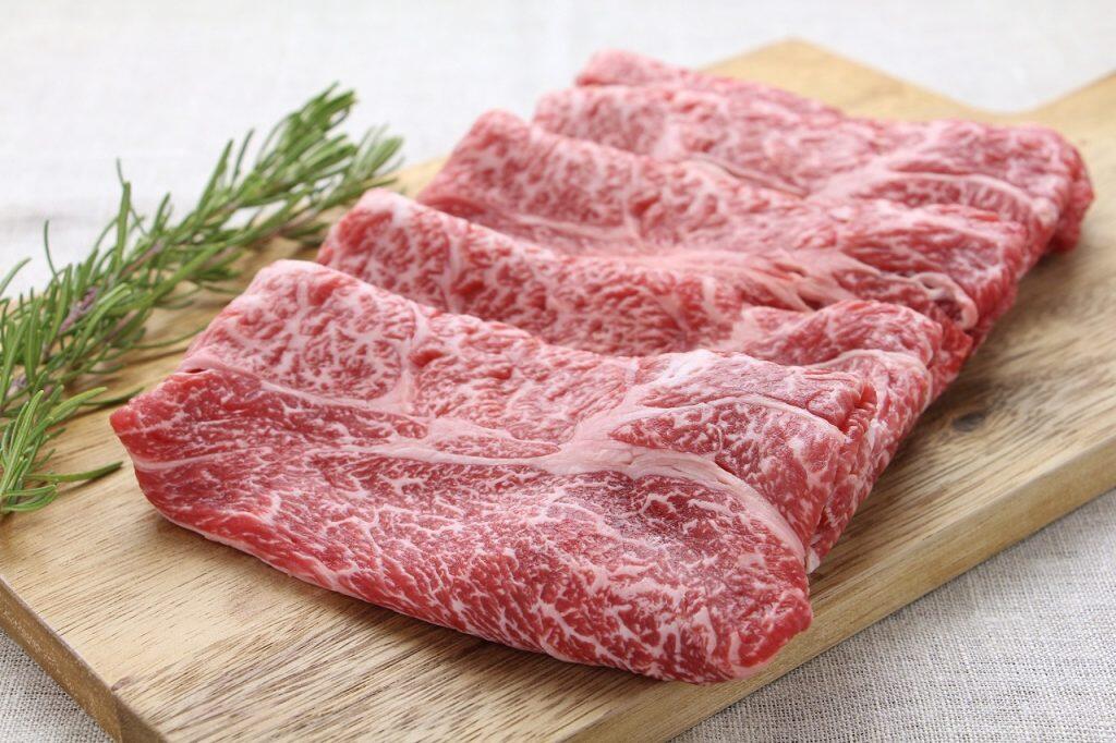 濃厚な旨みの赤身と、きめ細かく入ったサシとの絶妙なバランスが特徴の