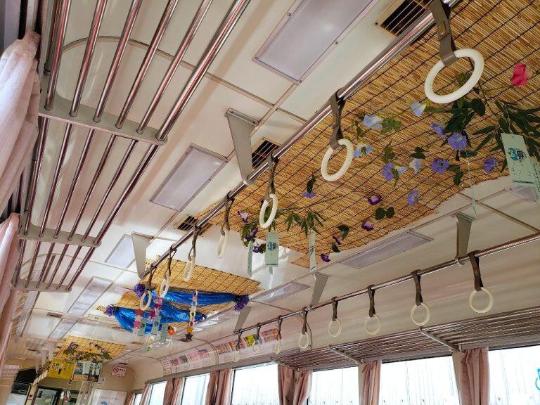 高知県西部を走る「四万十くろしおライン」の風鈴列車