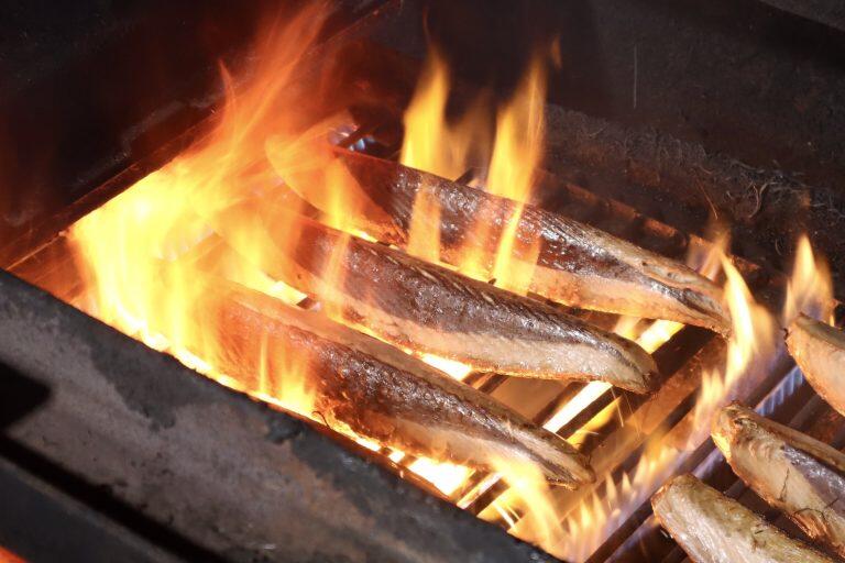 創業90年以上を誇る老舗「吉永鰹節店」の絶品わら焼き鰹のたたき