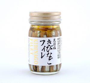 「土佐佐賀産直出荷組合」は、地元の主婦を中心とした女性メンバーが、毎朝漁港に揚がった魚をその日のうちに捌き、お母さん目線で調理した安心で美味しい商品を食卓にお届けしています。中でも、初夏に宿毛湾で獲れる脂ののった子持ちキビナゴだけを使った「きびなごフィレ」は、様々なコンテストで賞を受賞した、イチオシの自信作なんだそうです!