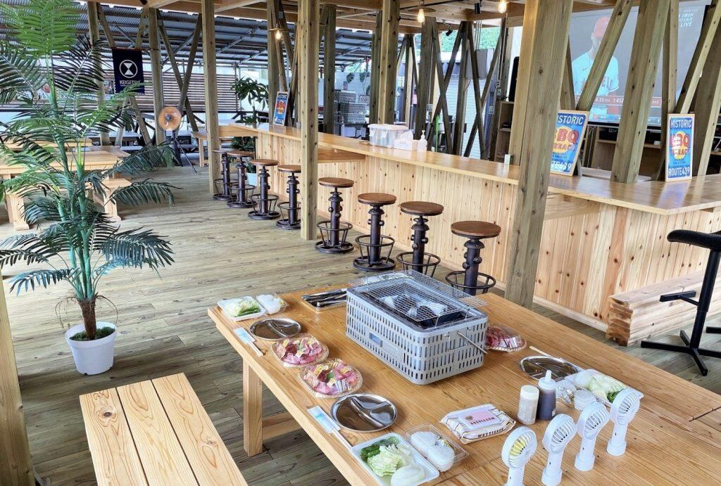 テラスではバーベキュー(期間:3月〜11月)なども楽しめます