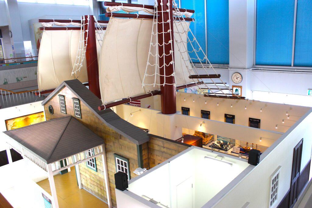 漂流してから日本に帰国するまでを紹介したパネルやジオラマ