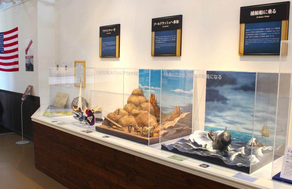 万次郎の恩人であるホイットフィールド船長の家のエントランスを再現した展示、咸臨丸やポーハタン号などの帆船模型など見所盛りだくさん