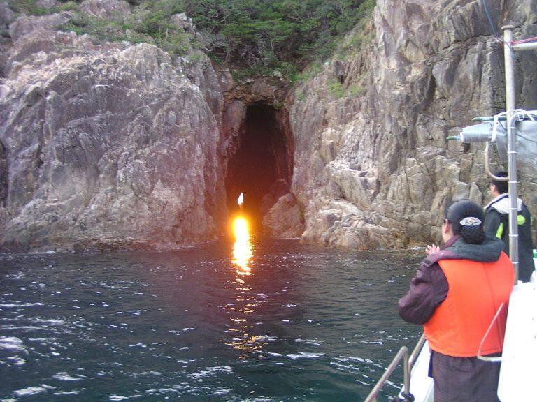 花崗岩のゴツゴツした断崖