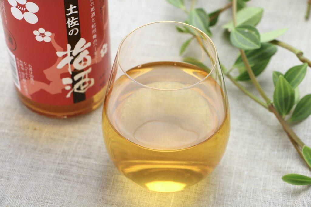 紀州みなべ産の完熟南高梅を辛口の原酒に漬け込んだ「豊能梅 土佐の梅酒」もオススメ!