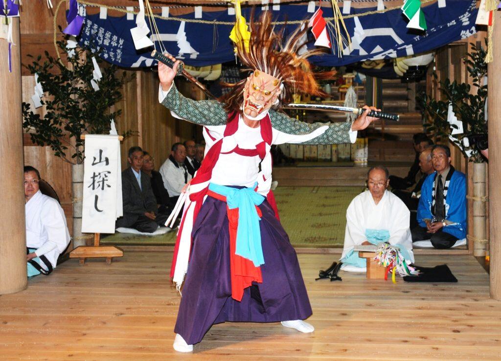18節もの舞で構成された重要無形民俗文化財「津野山神楽」