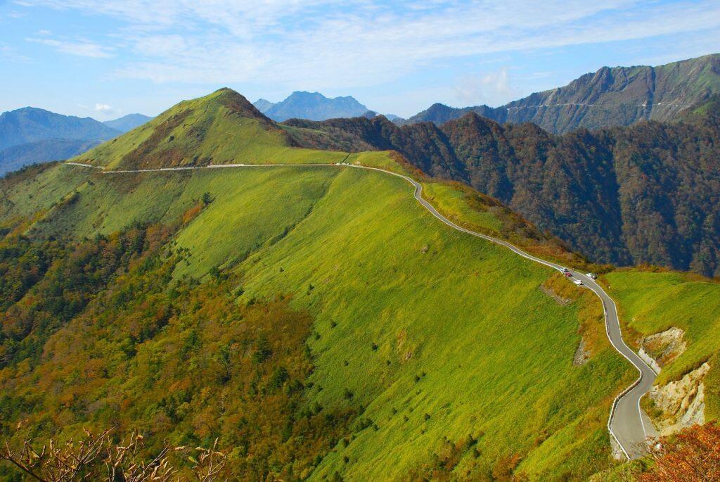 天空を走る!絶景ドライブコース「UFOライン」