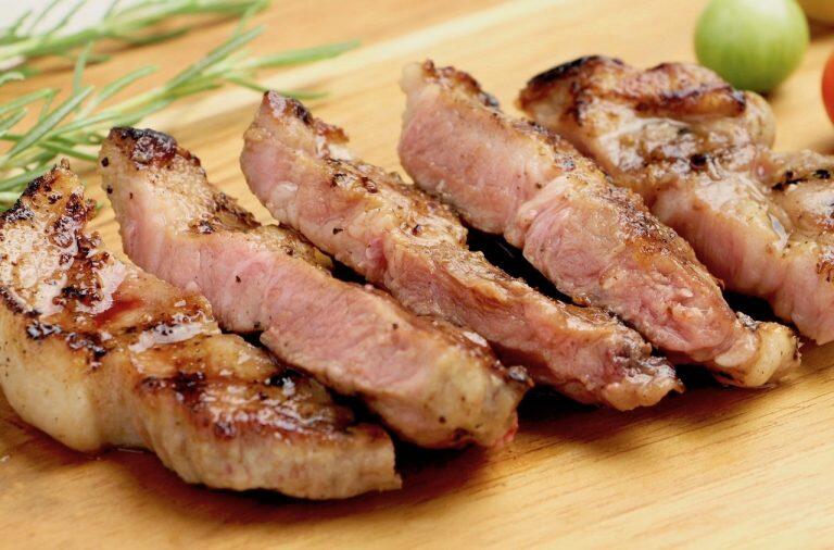 豚肉が苦手な人でも「旨味豚ステーキなら美味しく食べられる!」と、やみつきになることも
