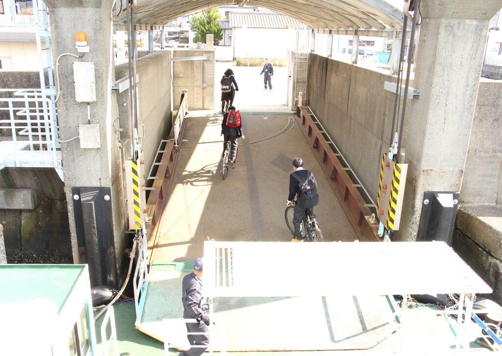 県営渡船「龍馬」