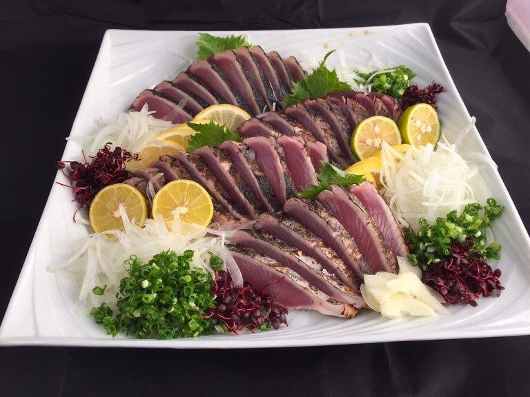 江戸時代から続く老舗の絶品藁焼き鰹のタタキ!