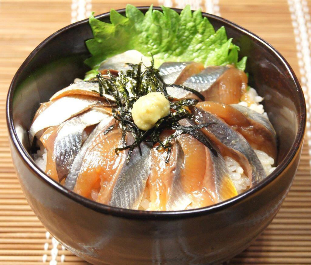 鮮度抜群!!一本釣り「ウルメイワシ」と土佐地魚の絶品漬け丼