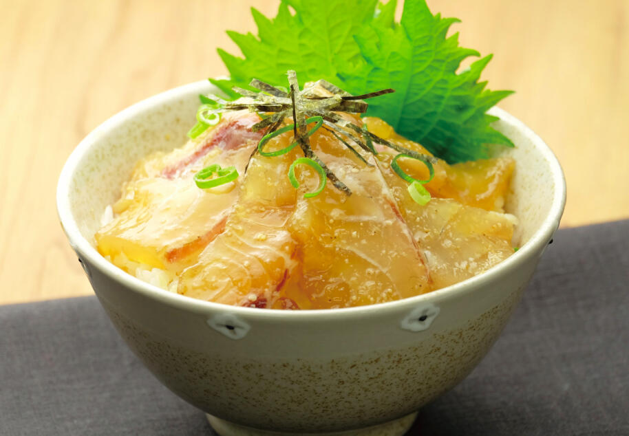 カンパチや鯛、ブリの漬け丼を味わえる「土佐の海鮮丼の素 5種食べ比べセット
