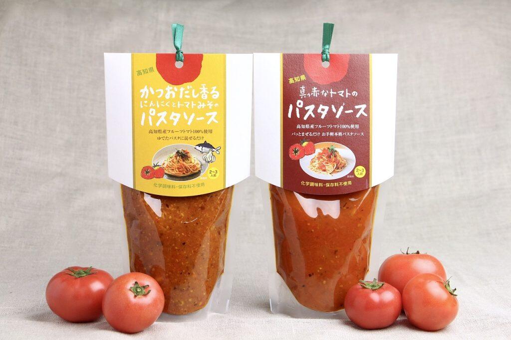 「真っ赤なトマトのパスタソース」と「かつおだし香るにんにくとトマトみそのパスタソース」