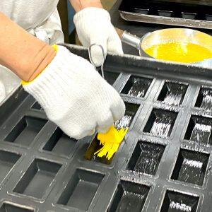 焦がしたバターや小麦粉などを混ぜて焼き上げるというシンプルなレシピ