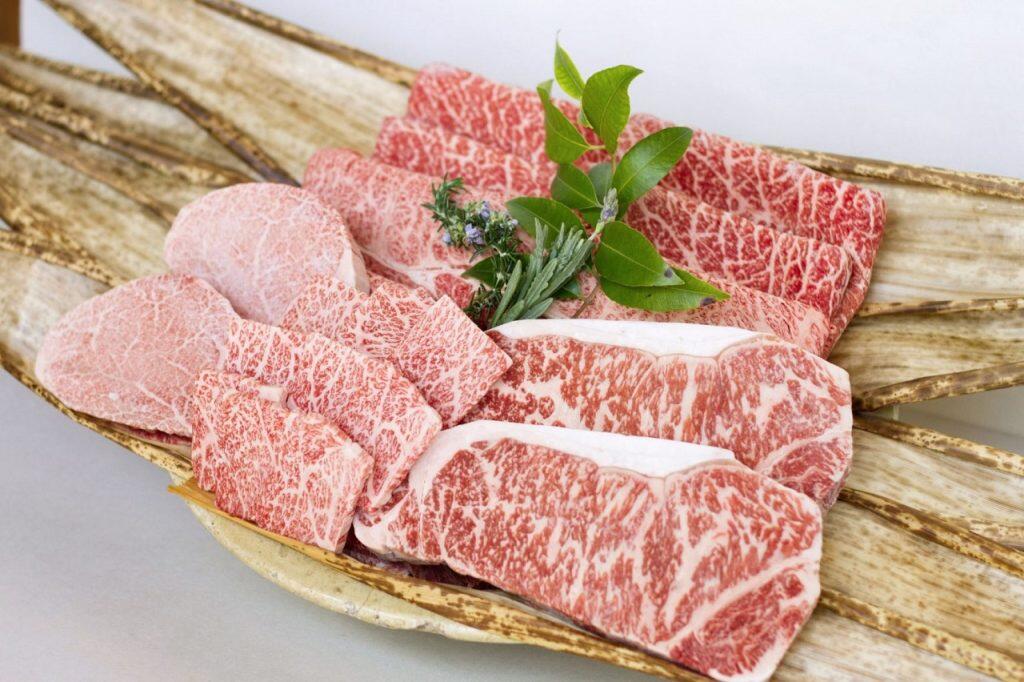 「えちぜん町 やましげ」では、「よさこい和牛」をはじめ、大人気の自家製黒毛和牛ハンバーグや四国美鮮豚、国産つくば鶏など、こだわりの商品を多数