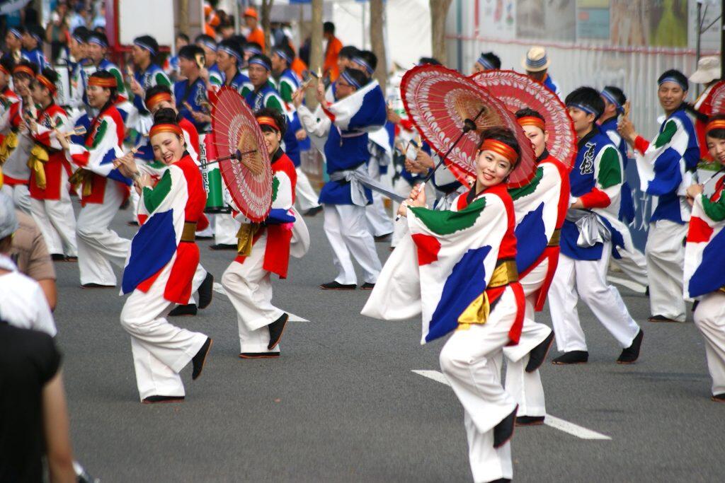 「高知銀行」チームは、昭和33年の第5回から出場する常連チーム