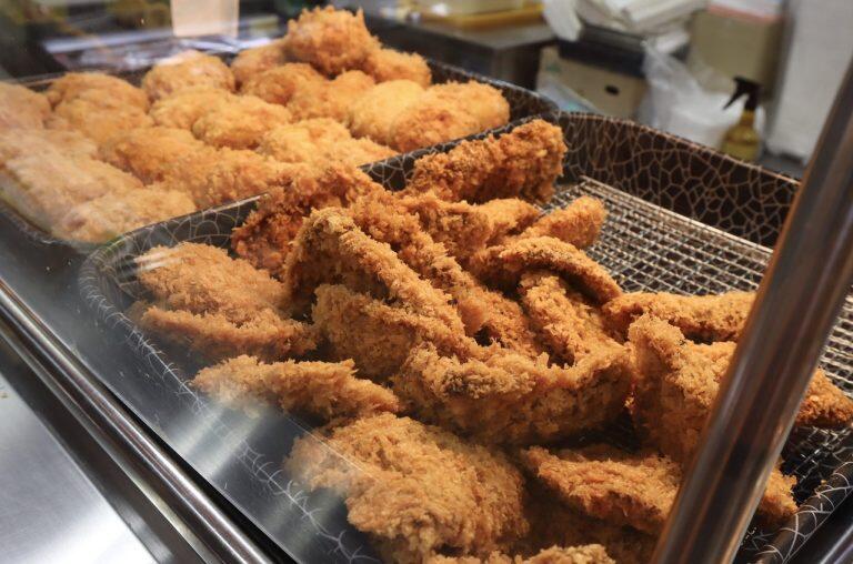 高知県産の豚肉や鶏肉なども揃えている