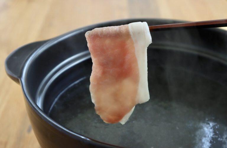 鮮度抜群のまま加工された豚ロースは、色・食感・味わい、どれをとっても絶品