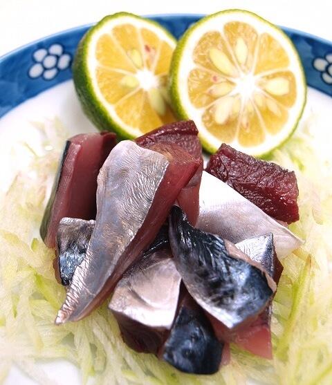 「新子」の魅力は、さっぱりとした旨味と、赤身なのに噛めばモッチリと跳ね返してくる独特の食感