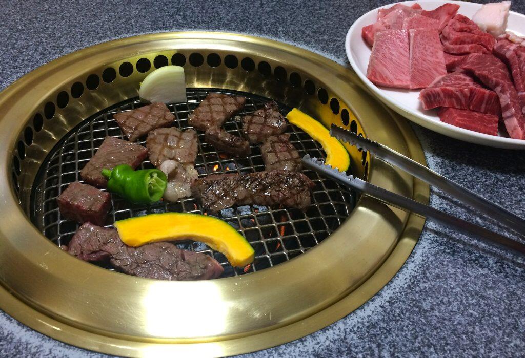 「新谷精肉店」のお肉は、店頭で購入したり、「美味美味亭」で味わえるほか、電話でも注文できるそうです。