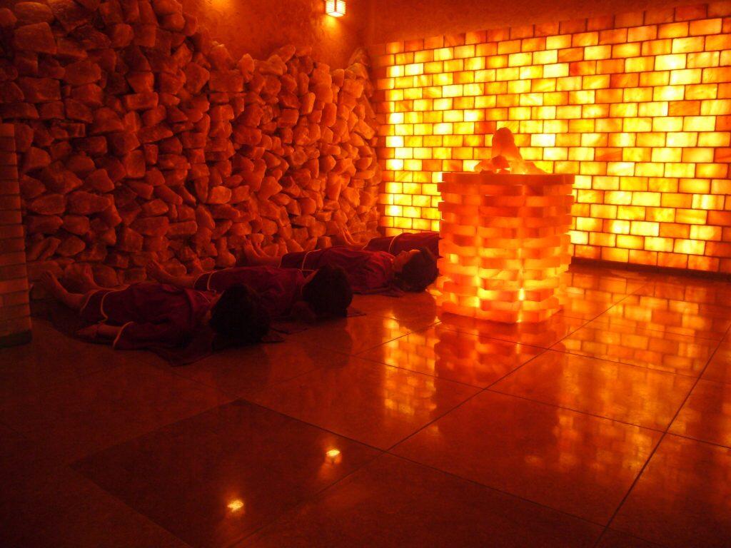 韓国風レストランの複合施設「チムジルバン・レストラン鷹取」