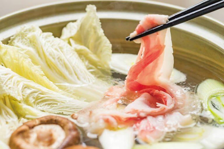 ユズを配合した飼料で育つ「なはり池里農場」の奈半利町のブランド豚